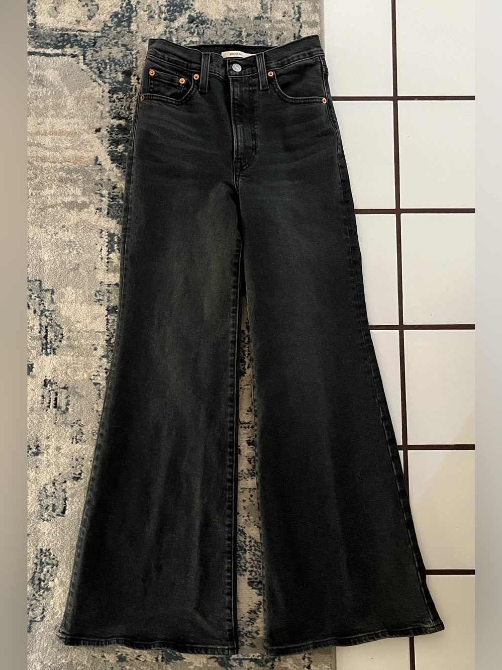 High-Rise Ribcage Bell Women’s Jeans - Black size 25x32